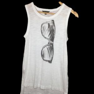 - Banana Republic white sunglasses Tee SZ Xs